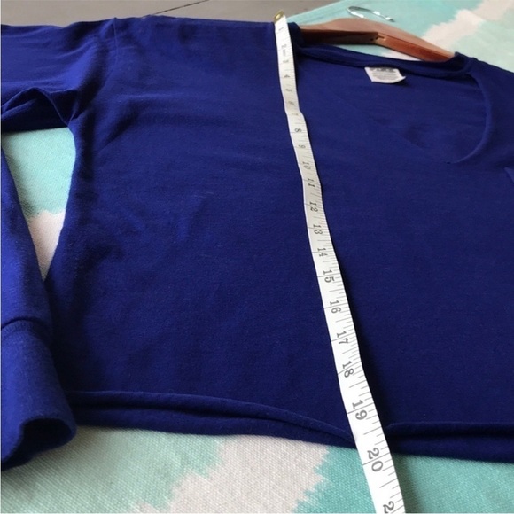 Pink by Victoria's Secret Cut Out V Neckline Cropped Long Sleeve Graphic Tee - Picture 7 of 7